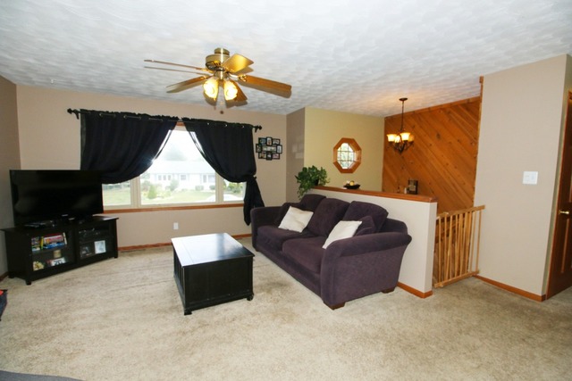 1613 Flower St, Mchenry, IL 60050 photo 8