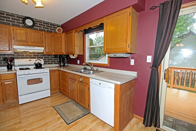 1613 Flower St, Mchenry, IL 60050 photo 3