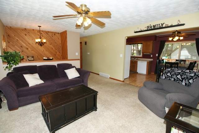 1613 Flower St, Mchenry, IL 60050 photo 9
