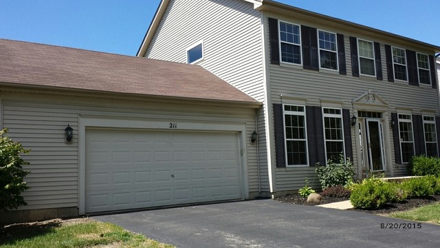 211 Edgewood Dr, Minooka, IL 60447 photo 2