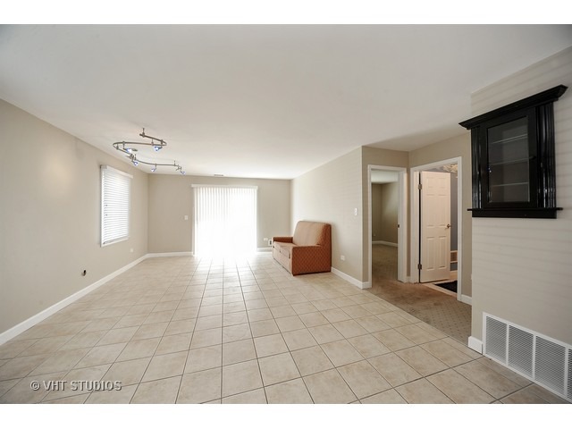 1436 Chippewa Trl, Wheeling, IL 60090 photo 4