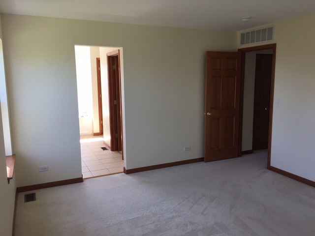 2777 Moraine Valley Rd, Wauconda, IL 60084 photo 11