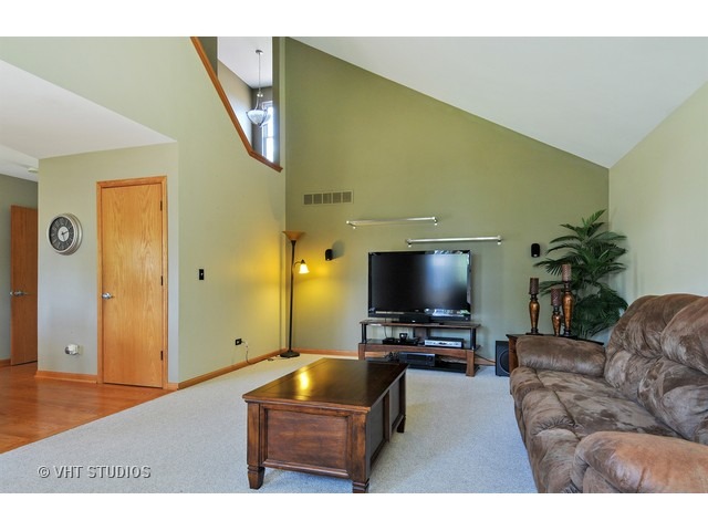 2205 Wesmere Lakes Dr, Plainfield, IL 60586 photo 6
