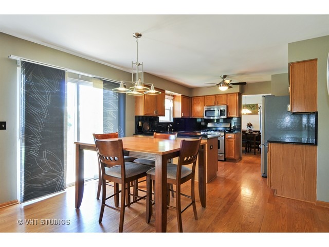 2205 Wesmere Lakes Dr, Plainfield, IL 60586 photo 4