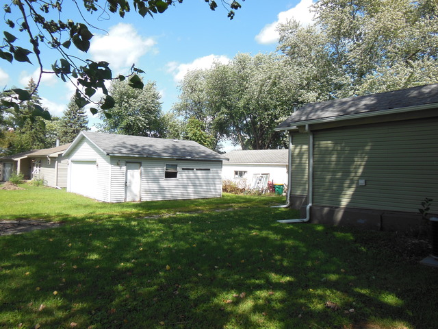 221 W Hall St, Sandwich, IL 60548 photo 2