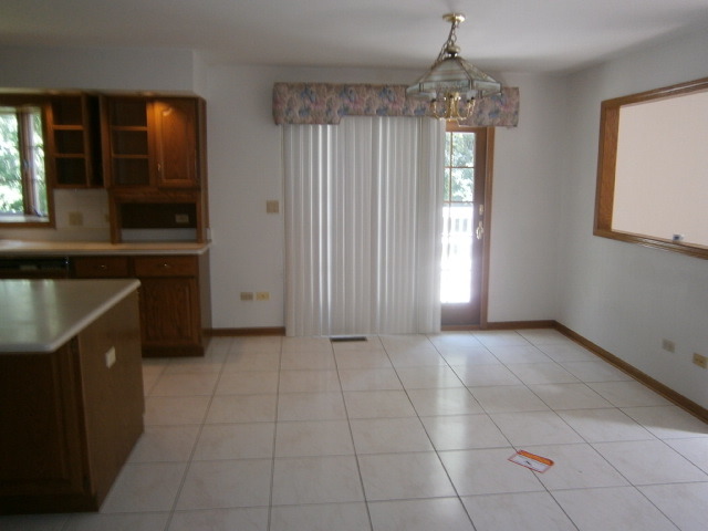 6129 Willowood Ln, Willowbrook, IL 60527 photo 8