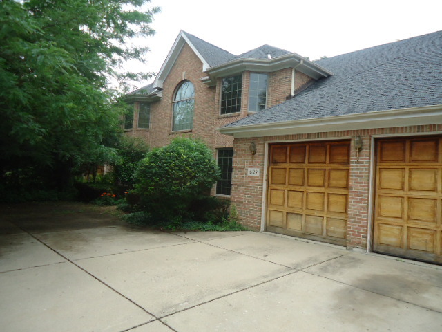 6129 Willowood Ln, Willowbrook, IL 60527 photo 2