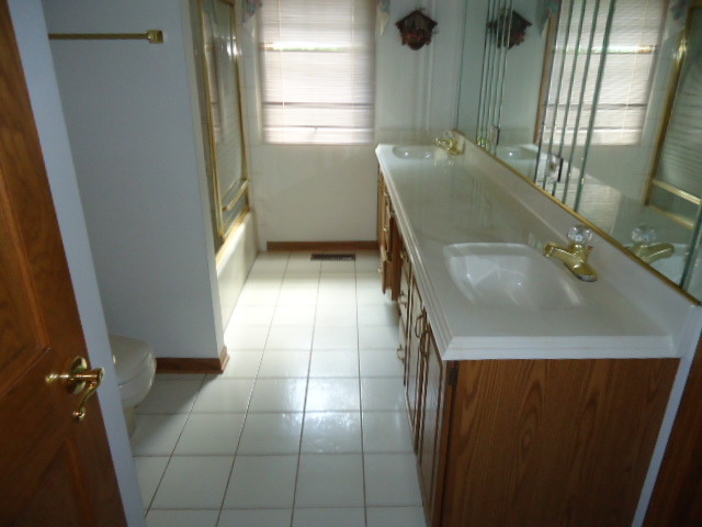 6129 Willowood Ln, Willowbrook, IL 60527 photo 11