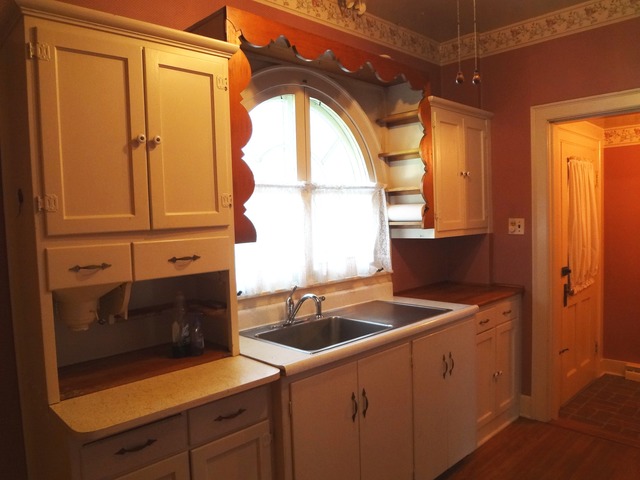 520 E Fellows St, Dixon, IL 61021 photo 3