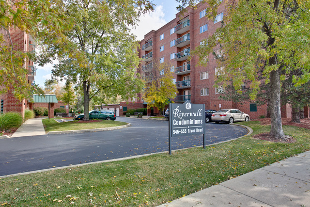 555 S River Rd #204, Des Plaines, IL 60016 photo 1