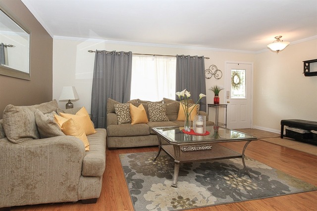 565 Aberdeen St, Hoffman Estates, IL 60169 photo 4