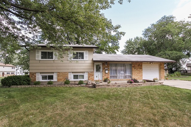 565 Aberdeen St, Hoffman Estates, IL 60169 photo 1