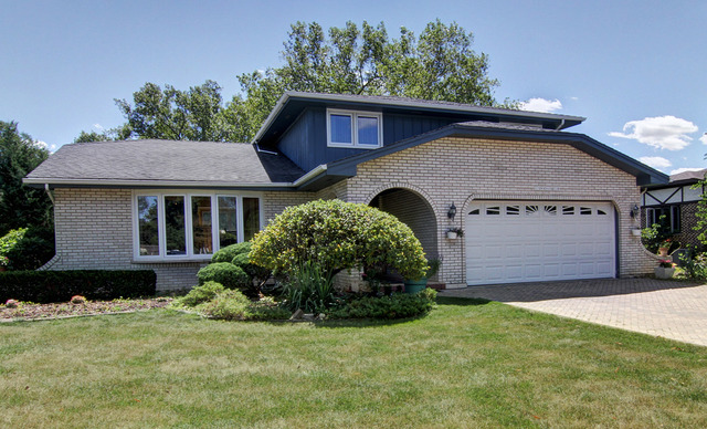 17 W063 Elm Ct, Willowbrook, IL 60527 photo 1