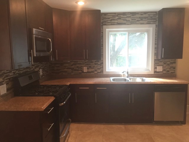 523 Walnut Ave, Elgin, IL 60123 photo 11