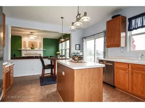 2203 Baxter Ct, Elgin, IL 60123 photo 7