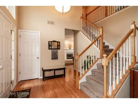2203 Baxter Ct, Elgin, IL 60123 photo 2