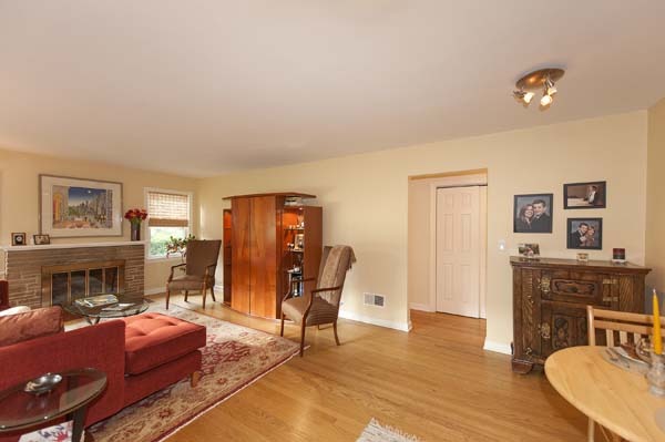 658 Deerpath Dr, Deerfield, IL 60015 photo 3