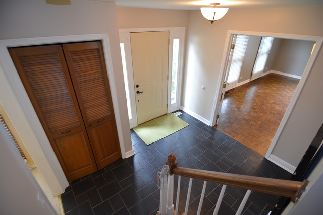 2323 Tara Dr, Elgin, IL 60123 photo 3