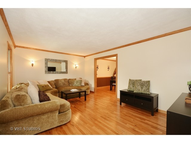 402 Kickapoo Ave, Batavia, IL 60510 photo 3