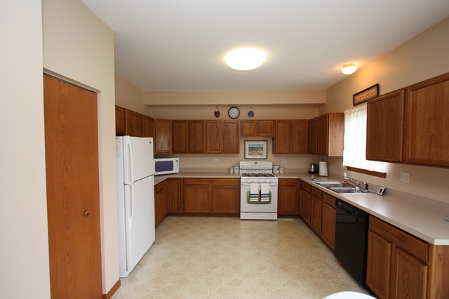 1706 Parkside Dr, Plainfield, IL 60586 photo 3