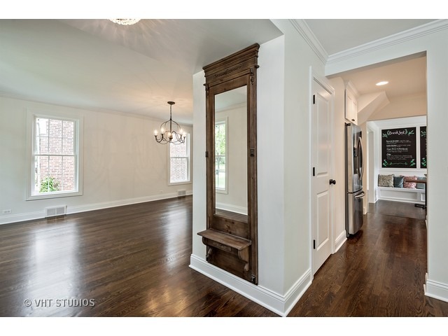 60 Longcommon Rd, Riverside, IL 60546 photo 2