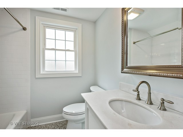 60 Longcommon Rd, Riverside, IL 60546 photo 17