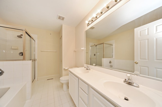 140 Commons Ct, Wheeling, IL 60090 photo 8