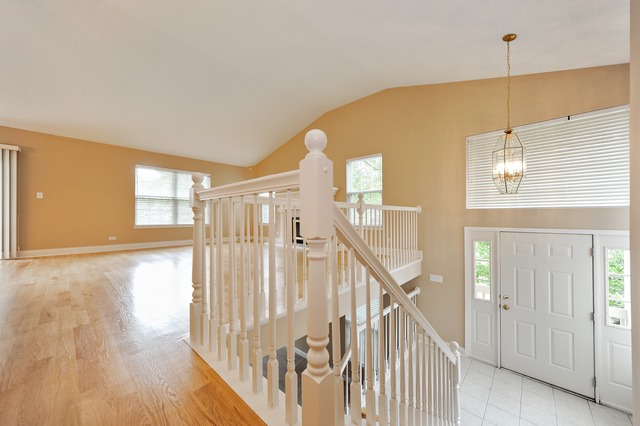 140 Commons Ct, Wheeling, IL 60090 photo 2