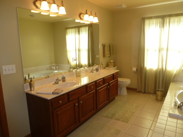 439 E Comstock Ave, Addison, IL 60101 photo 14