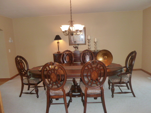 439 E Comstock Ave, Addison, IL 60101 photo 3