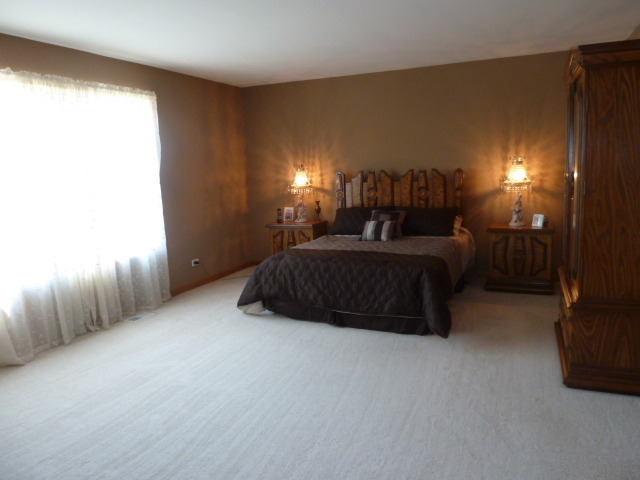 439 E Comstock Ave, Addison, IL 60101 photo 12