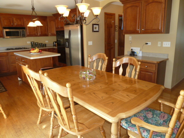 439 E Comstock Ave, Addison, IL 60101 photo 8