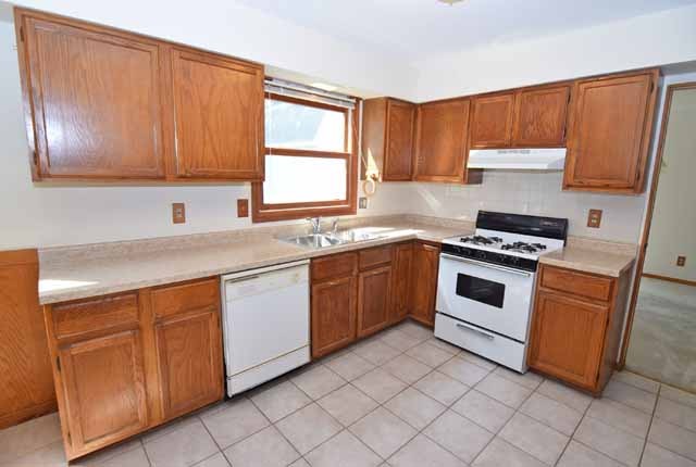 5211 Abbey Dr, Mchenry, IL 60050 photo 9