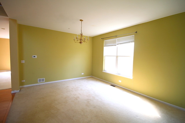 6095 Russell Dr, Hoffman Estates, IL 60192 photo 4