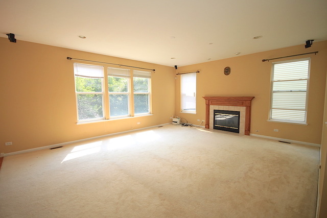 6095 Russell Dr, Hoffman Estates, IL 60192 photo 5