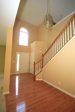 6095 Russell Dr, Hoffman Estates, IL 60192 photo 2