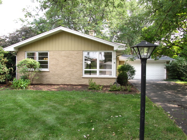 320 W Gartner Rd, Naperville, IL 60540 photo 1
