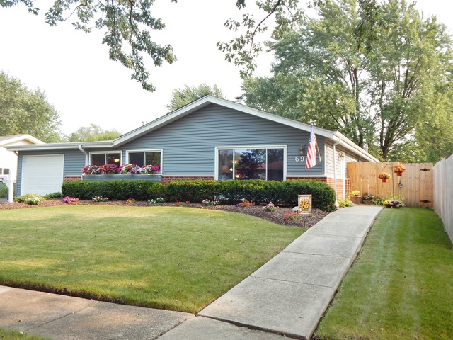 695 Perry Ln, Hoffman Estates, IL 60169 photo 1