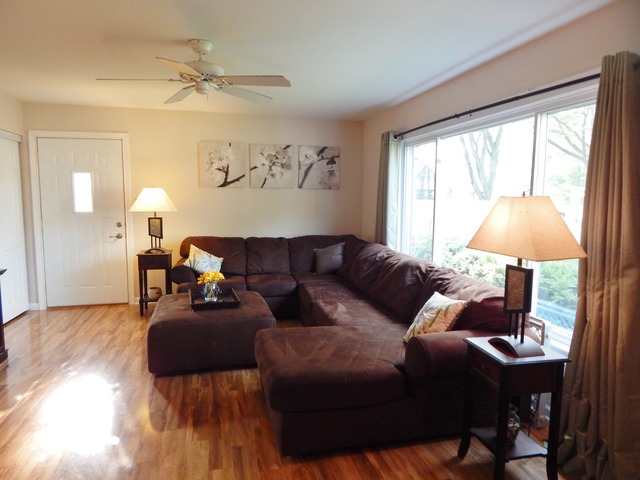 695 Perry Ln, Hoffman Estates, IL 60169 photo 2