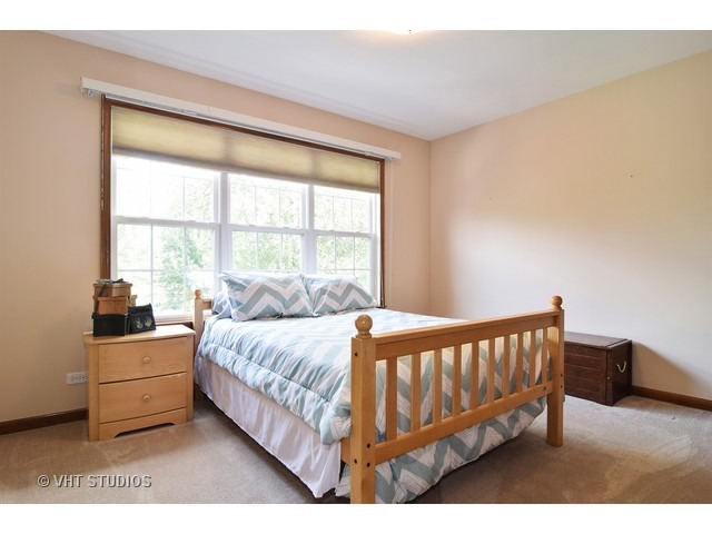 1331 Deerfield Ln, Bartlett, IL 60103 photo 12