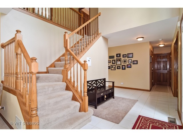 1331 Deerfield Ln, Bartlett, IL 60103 photo 2