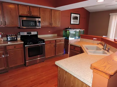 1202 Leonard Dr, Plainfield, IL 60586 photo 2