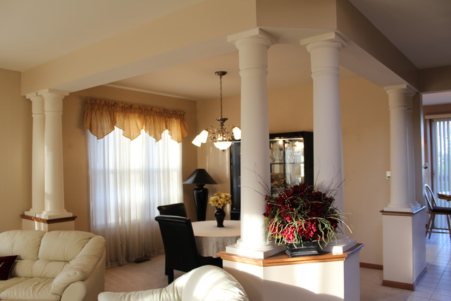 809 Red Barn Ln, Elgin, IL 60124 photo 2