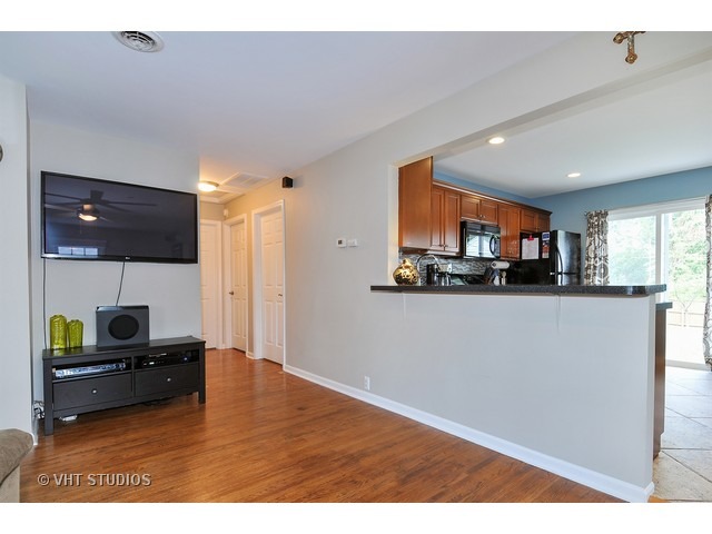 838 E 11th St, Lockport, IL 60441 photo 3