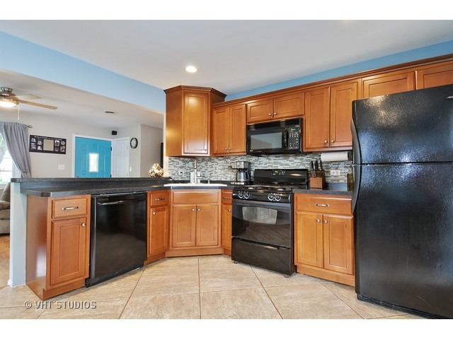 838 E 11th St, Lockport, IL 60441 photo 4