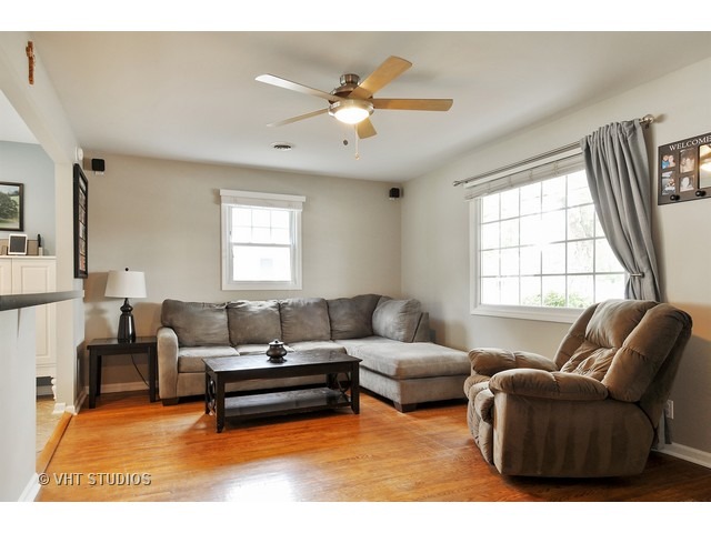 838 E 11th St, Lockport, IL 60441 photo 2