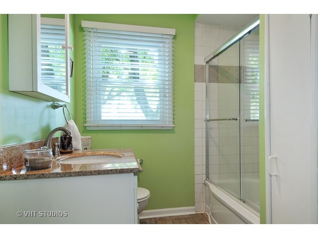 838 E 11th St, Lockport, IL 60441 photo 8