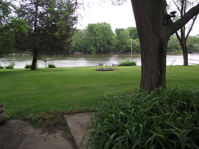 2906 S Riverside Dr, Mchenry, IL 60050 photo 17