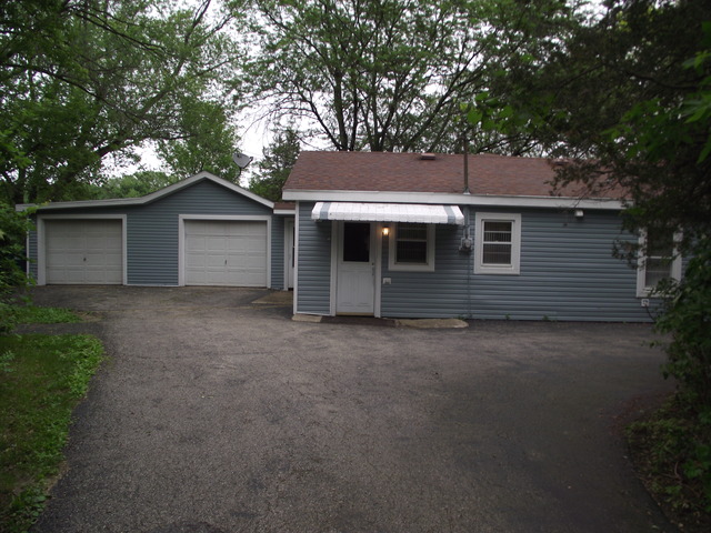 2906 S Riverside Dr, Mchenry, IL 60050 photo 3