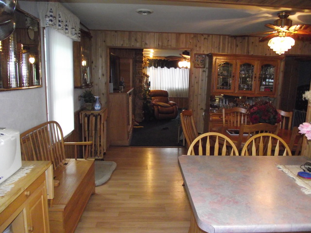 2906 S Riverside Dr, Mchenry, IL 60050 photo 4